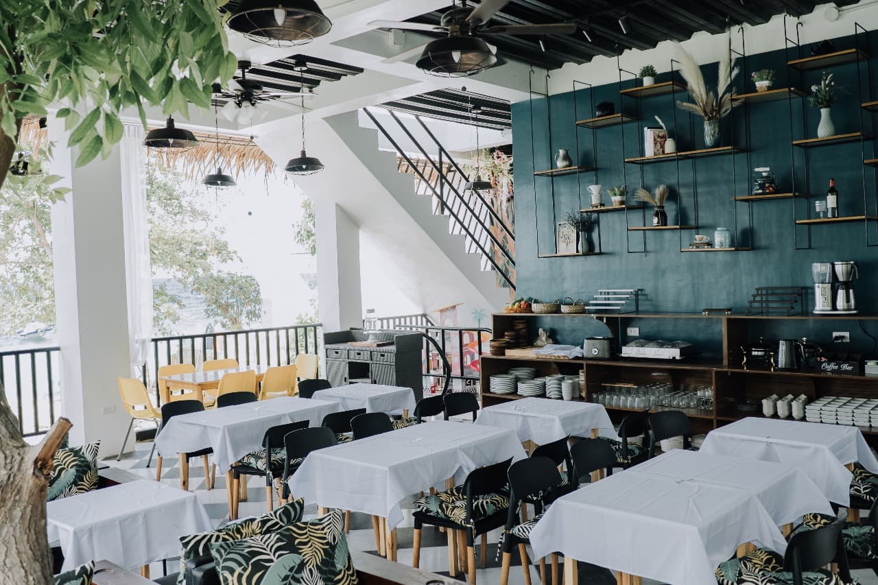 G Bistro wide room with a glimpse of the sea
