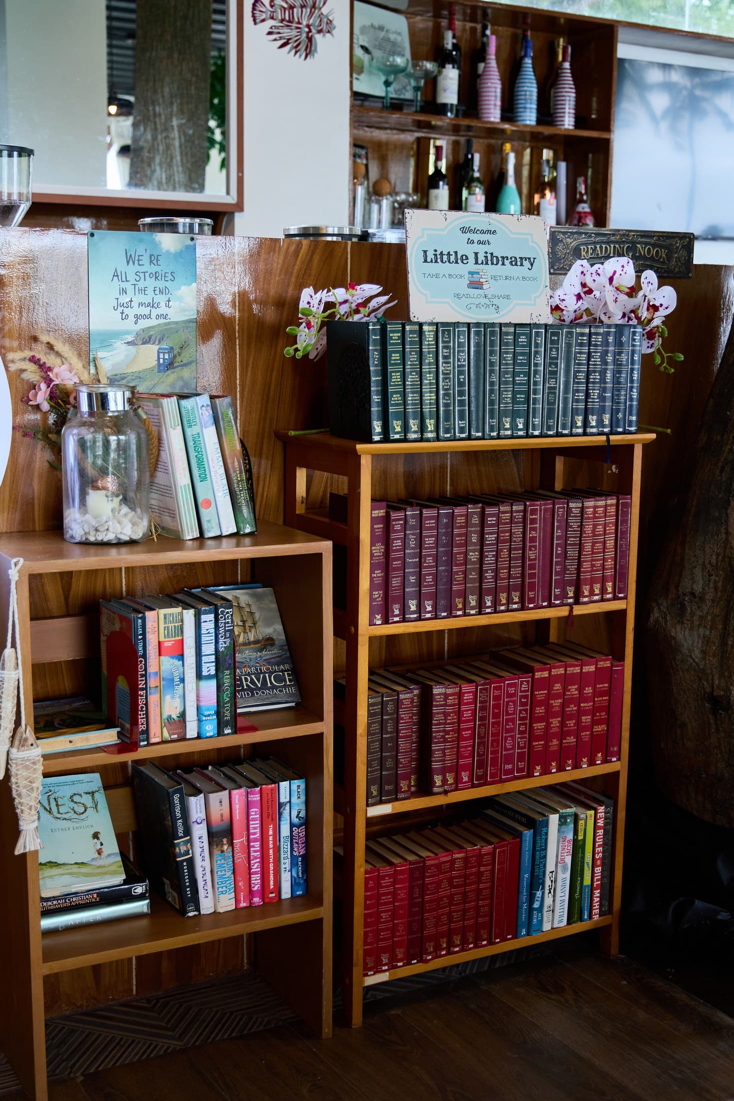 The little library shelves with books and games at G Bistro